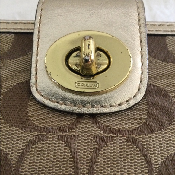 Coach Monogram twist lock clutch wallet - Picture 6 of 16